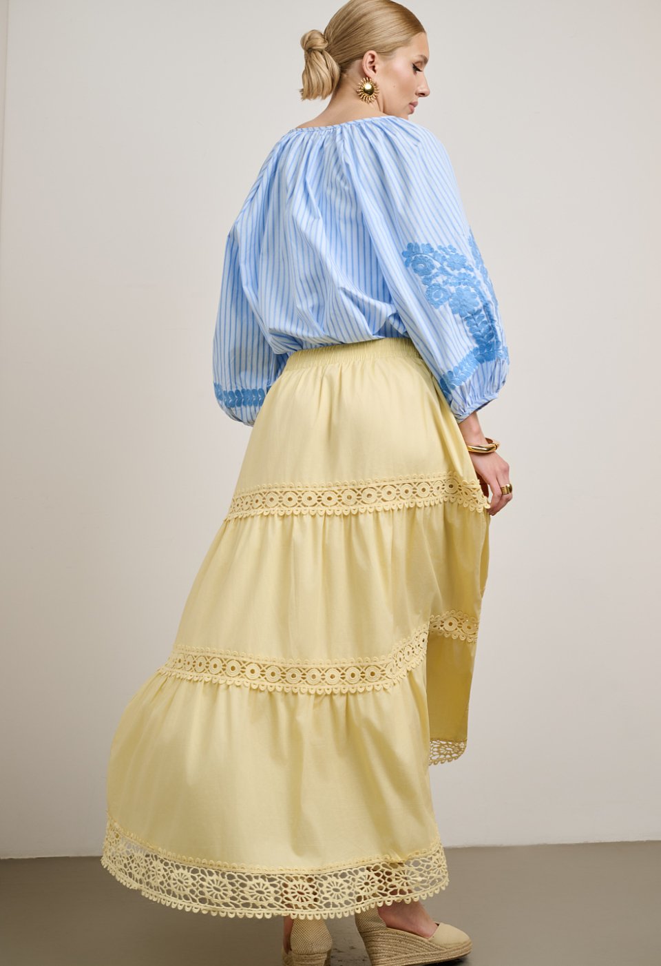 Maxi skirt with lace details