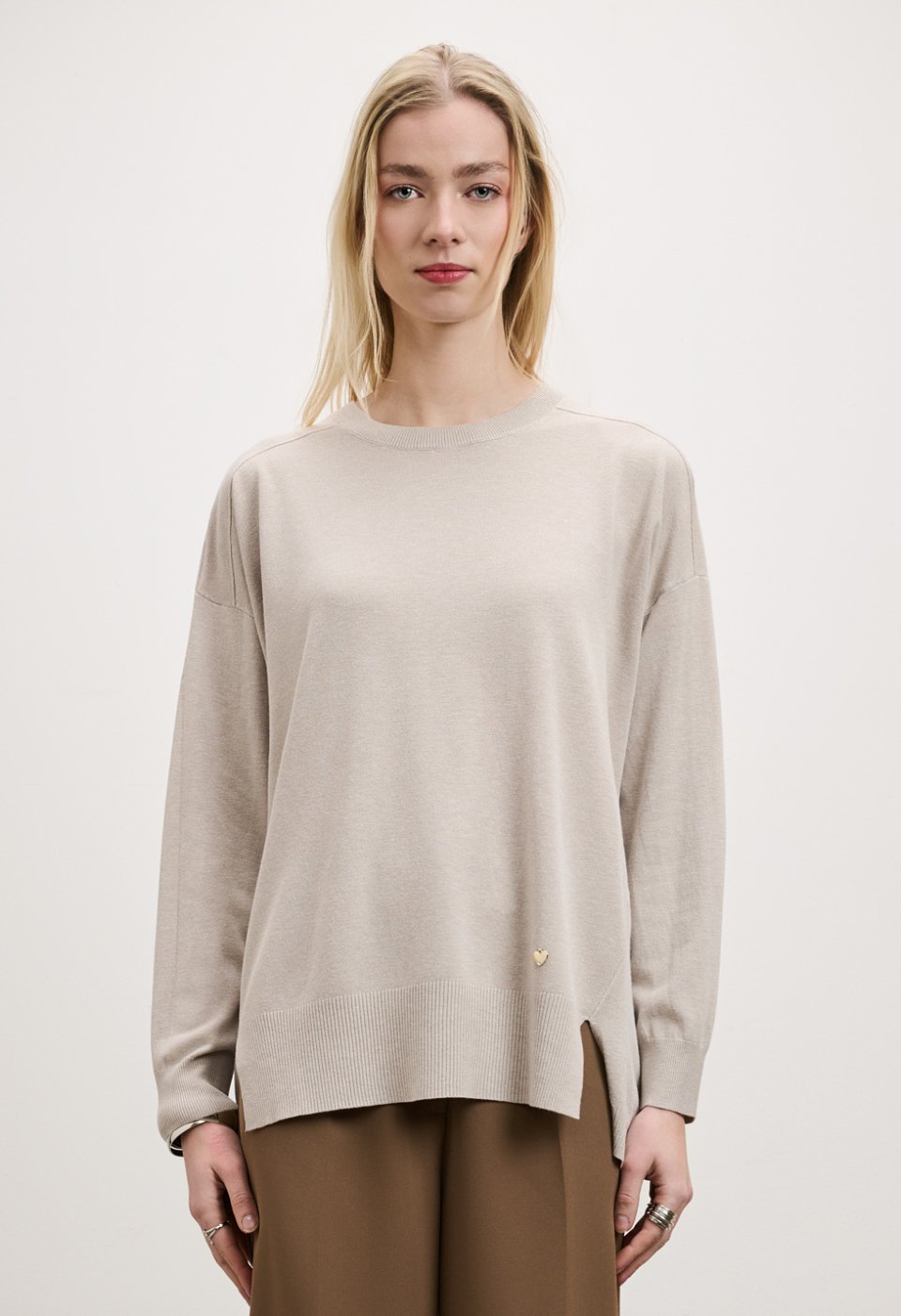 Long knitted top with round neckline