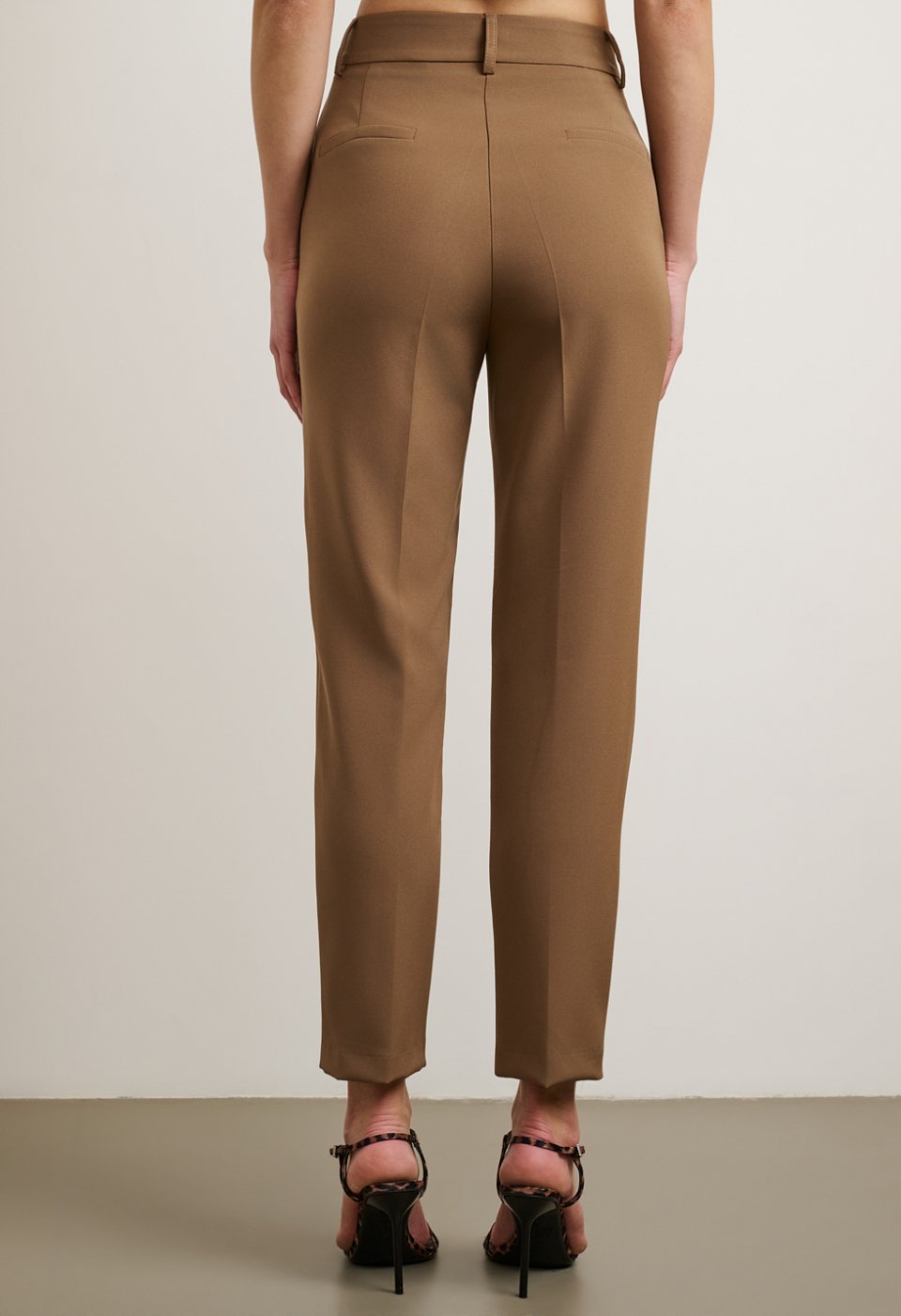 Straight-leg trousers