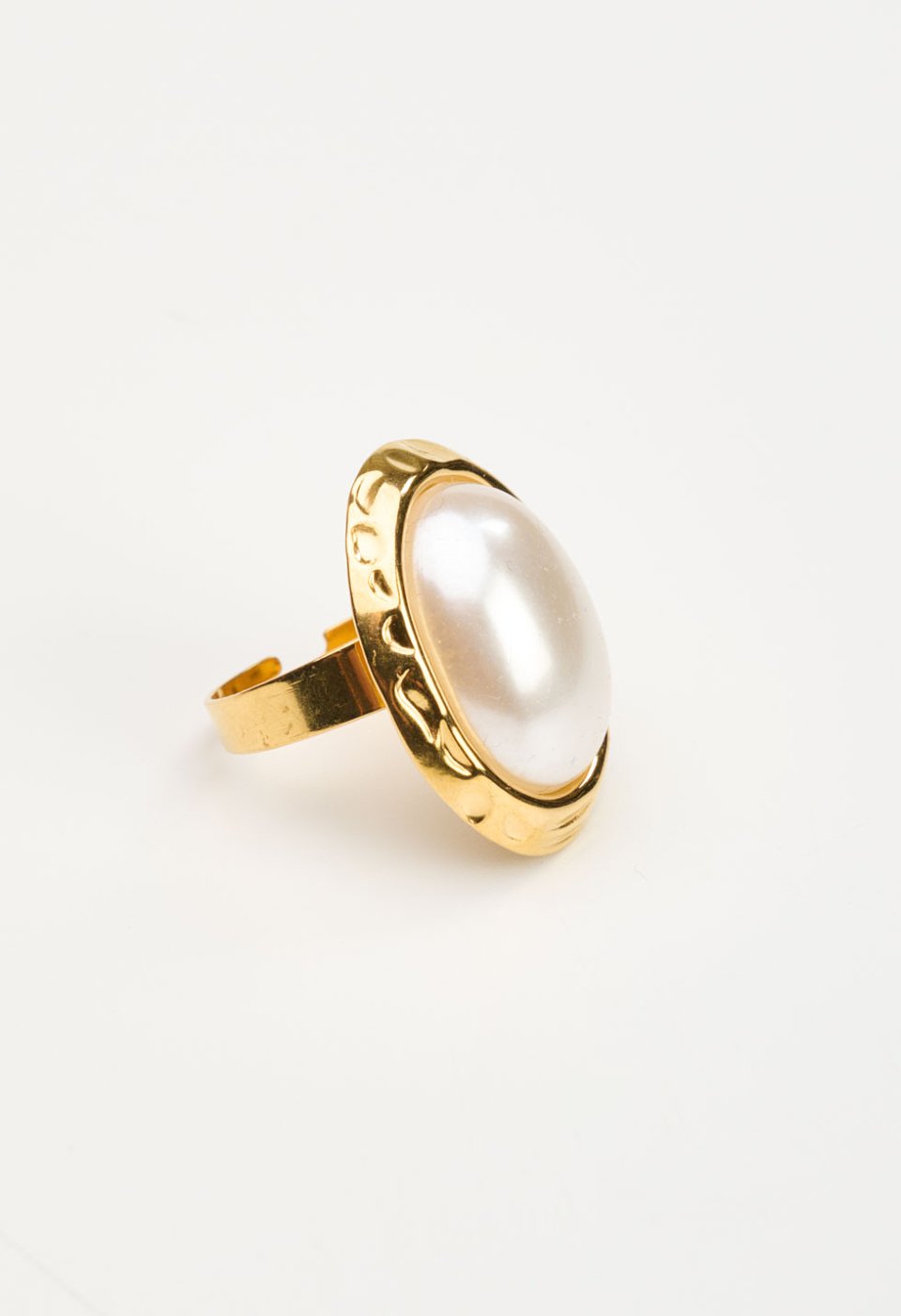 Oval ring with white stone