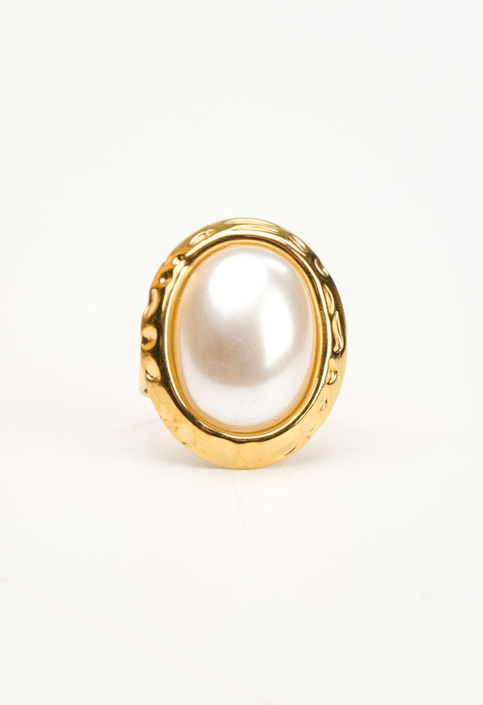 Oval ring with white stone