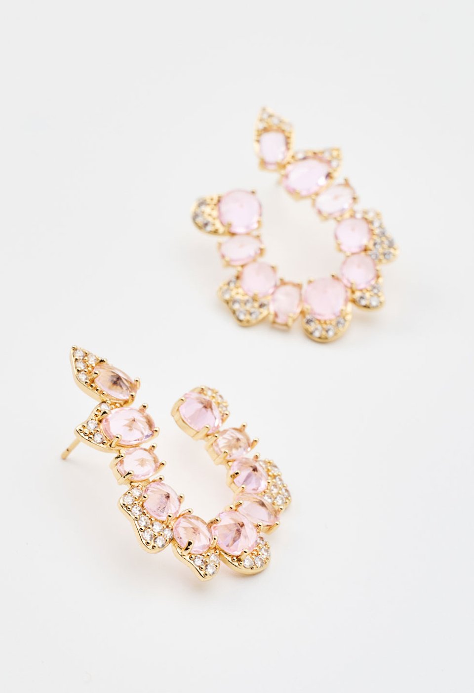 Semi-circular earrings with pink stones