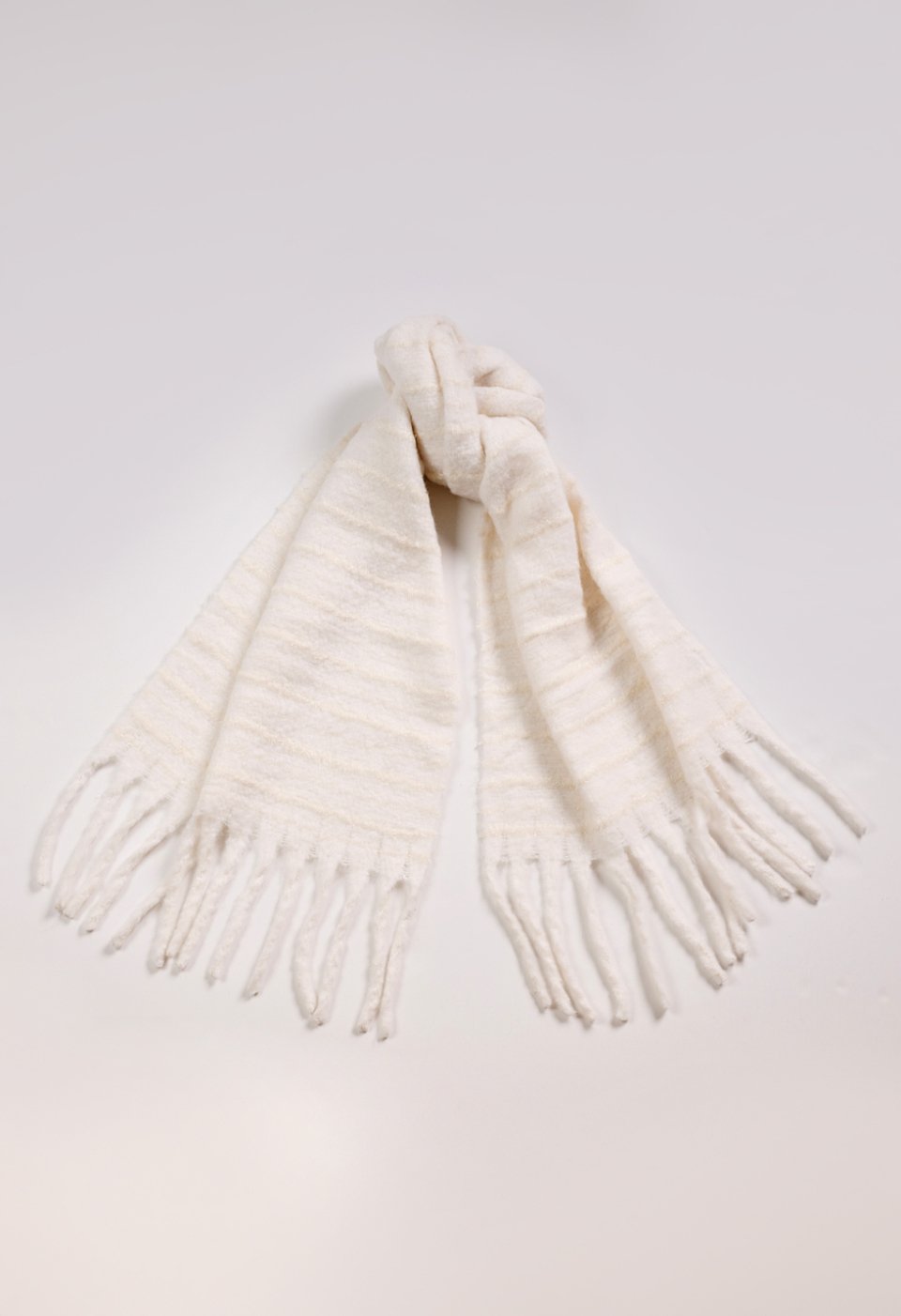 Scarf with fringes