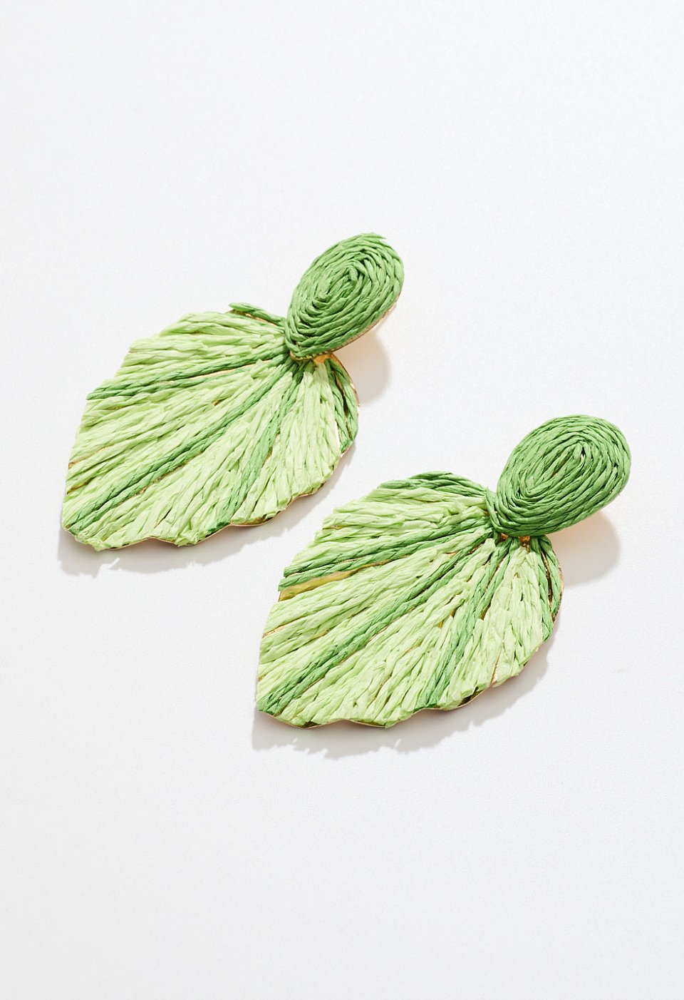 Raffia leaf-shaped earrings
