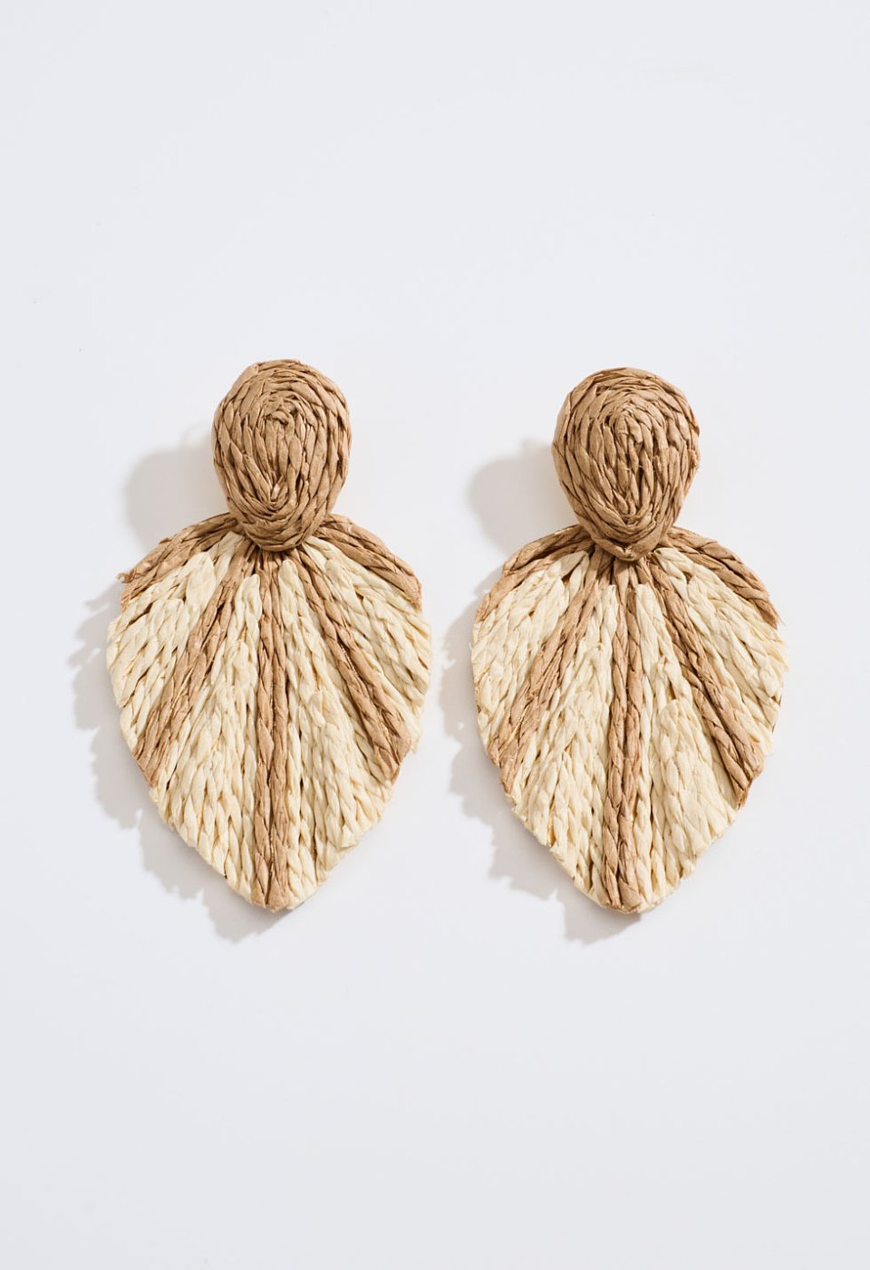Raffia leaf-shaped earrings