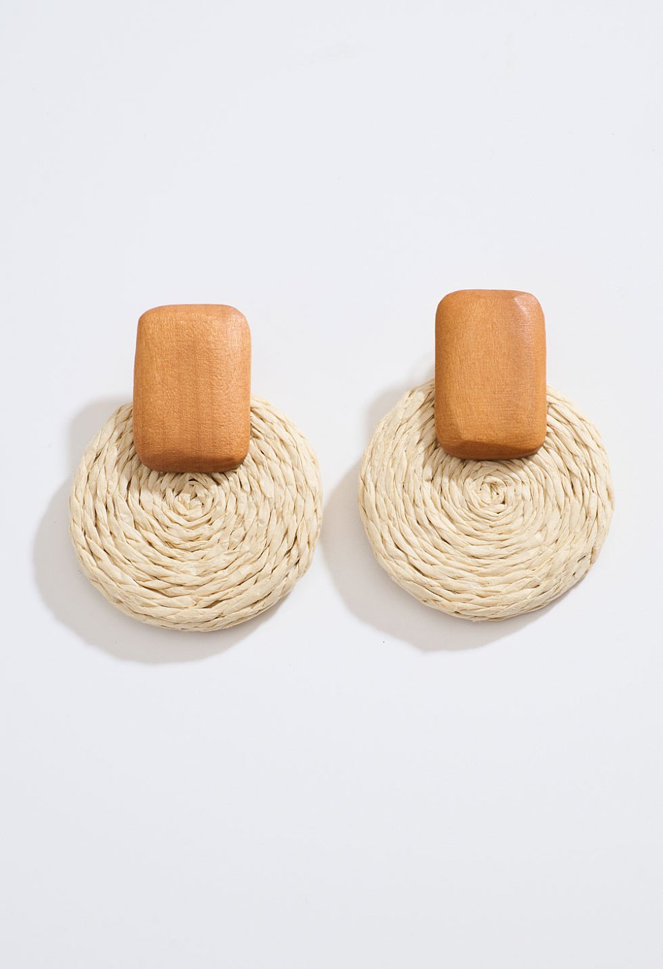 Raffia earrings with wooden detail