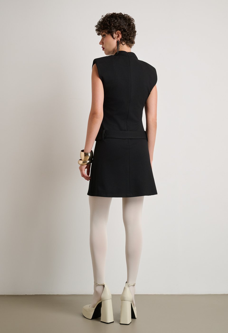 Short dress with belt