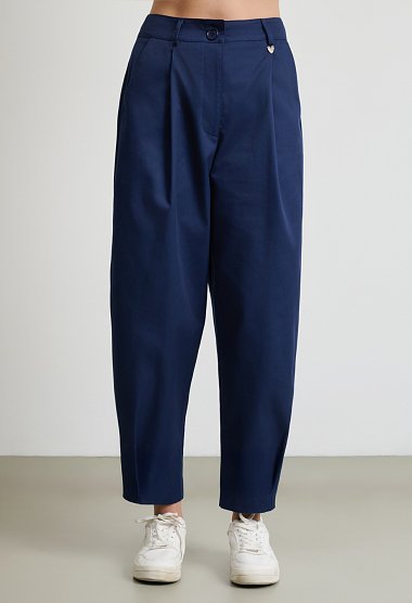 Παντελόνι relaxed fit με πιέτες