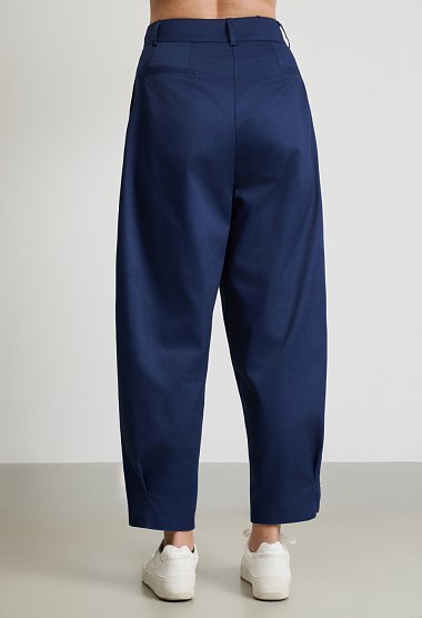 Παντελόνι relaxed fit με πιέτες
