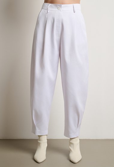Relaxed fit pleated pants