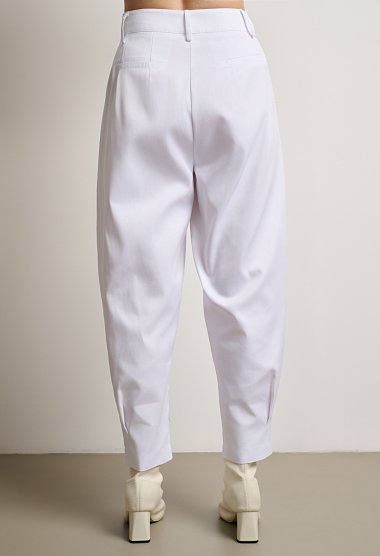 Relaxed fit pleated pants