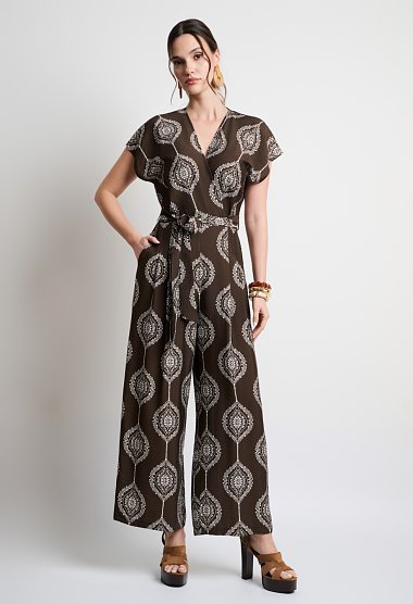 Ολόσωμη φόρμα κρουαζέ με ethnic print σε καφέ απόχρωση