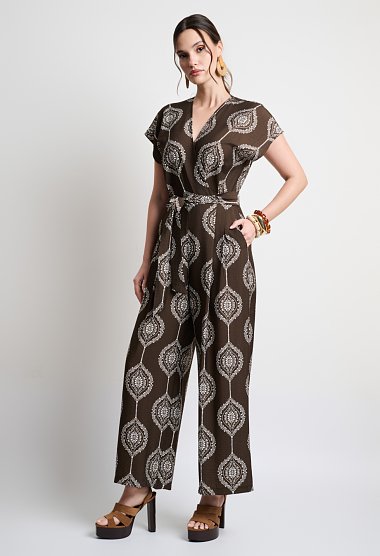 Ολόσωμη φόρμα κρουαζέ με ethnic print σε καφέ απόχρωση