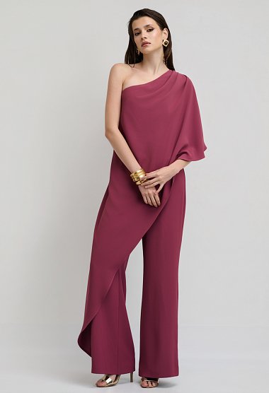 Βραδινό jumpsuit με ασύμμετρη κάπα