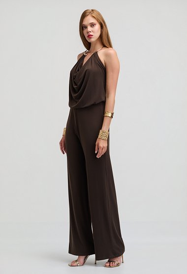 Elegant halter jumpsuit με μεταλλική λεπτομέρεια
