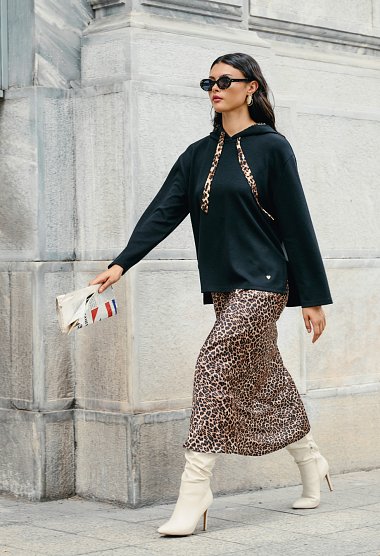 Long skirt in animal print