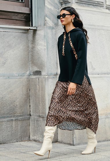 Long skirt in animal print