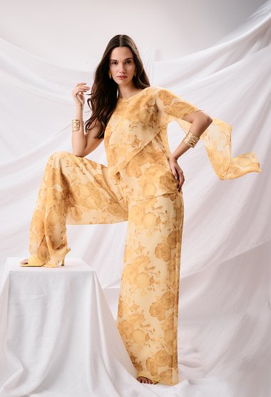 Floral σετ με ασύμμετρο top και παντελόνα