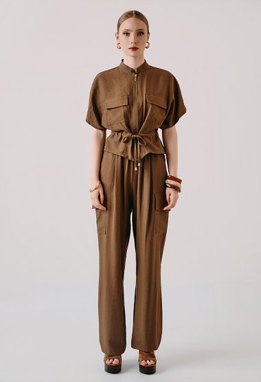 Set with a zip-up jacket and cargo trousers