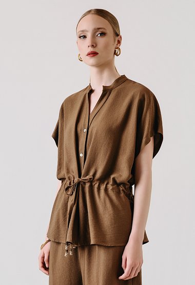 Set with a button-up blouse and trousers with an elastic waistband