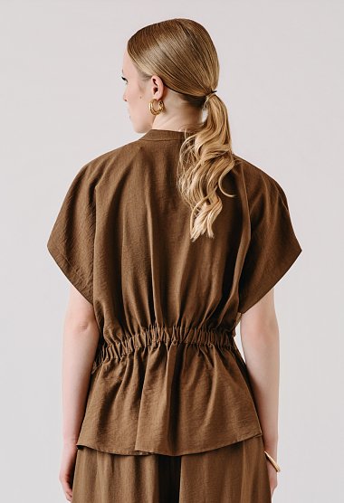 Set with a button-up blouse and trousers with an elastic waistband