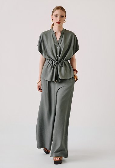 Set with a button-up blouse and trousers with an elastic waistband