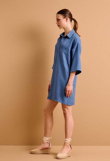Dress with a collar