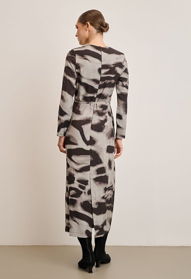 Long dress with an abstract pattern and a belt at the waist