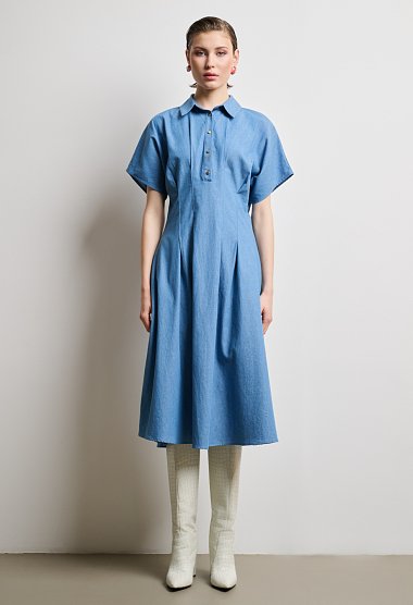 Midi dress with short sleeves and A-line silhouette
