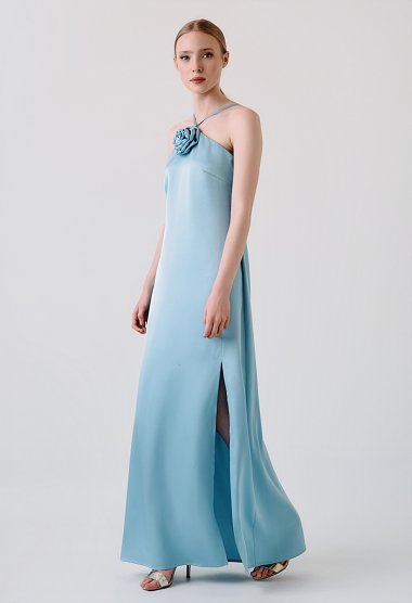 Maxi dress with a flower detail on the neckline