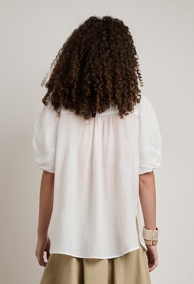 Shirt with puff sleeves