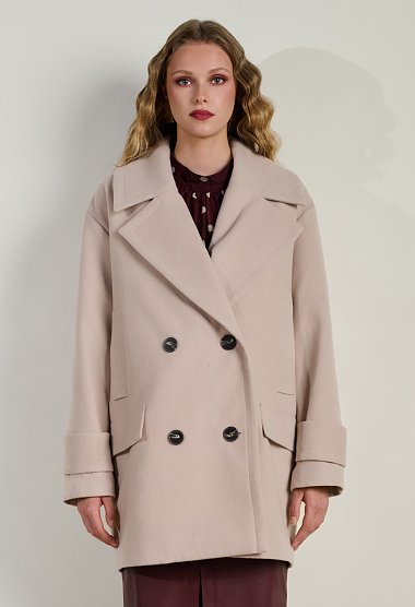 Short coat with double-breasted fastening