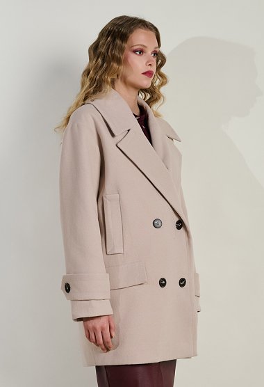 Short coat with double-breasted fastening