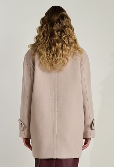 Short coat with double-breasted fastening