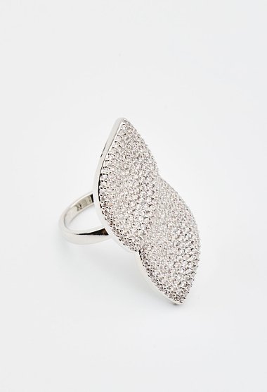 Leaf-design ring with rhinestones