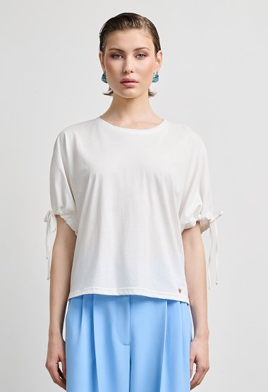 T-Shirt με κοντό μανίκι και δεσίματα