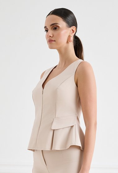 Sleeveless top with peplum and V-neckline
