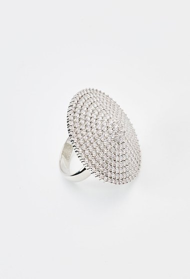 Round ring with rhinestones