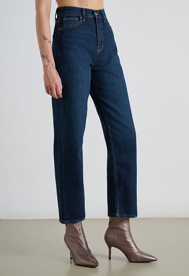 Straight leg jeans.