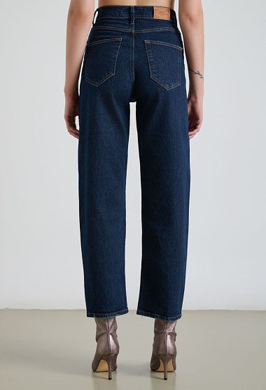Straight leg jeans.