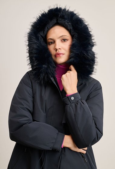 Short jacket with hood and faux fur