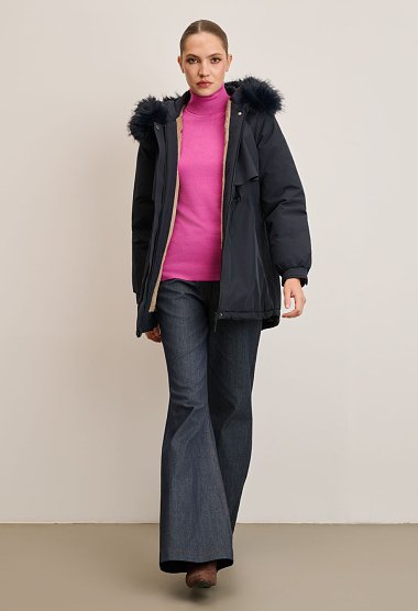 Short jacket with hood and faux fur