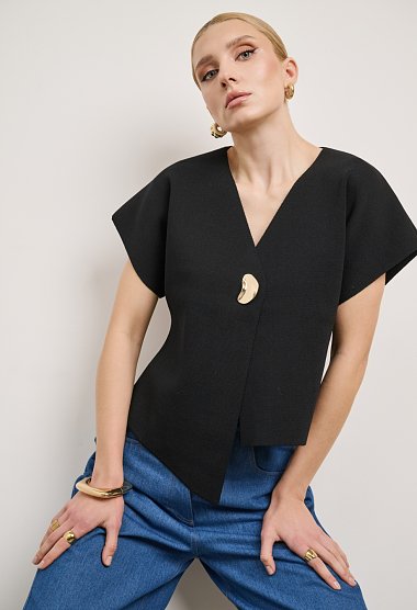 Knit cardigan with decorative fastening