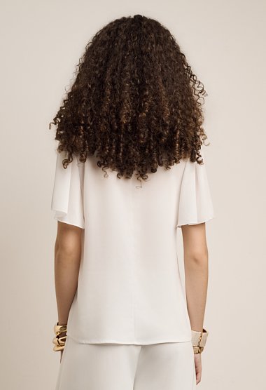 Blouse with ruffles and short sleeves
