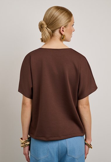 Blouse with a V-neckline and gold buttons