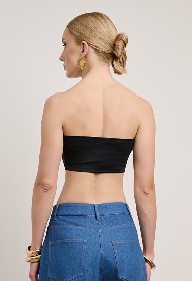 Elastic strapless top