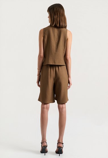 Pleated bermuda shorts with an elastic waistband