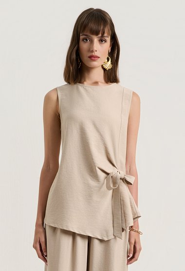 Set with a sleeveless top and balloon pants
