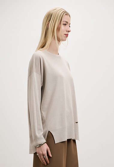 Long knitted top with round neckline