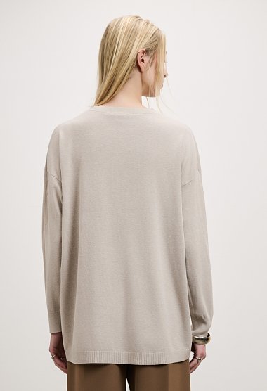 Long knitted top with round neckline